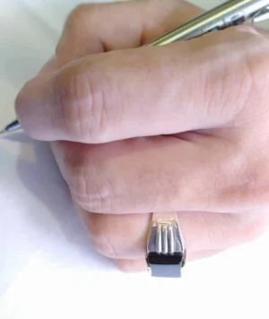 Ring-with-Black-Aqeeq.-925-Silver2.webp